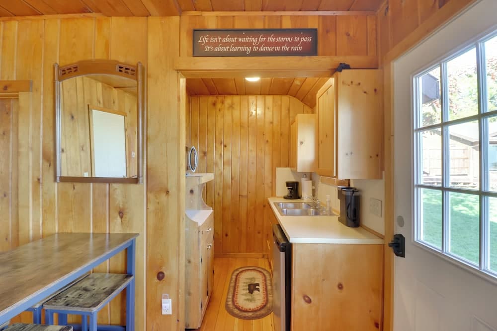 Lakeside Cabin w/ Beach ~ 14 Mi to Ski Area!