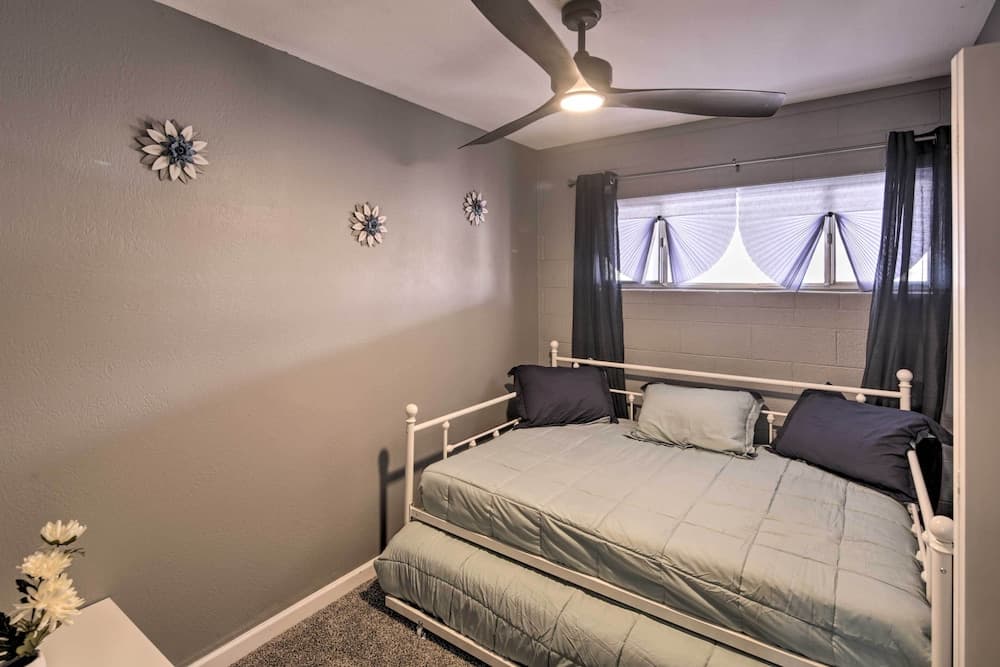 Centrally Located Gem With Laughlin Strip Views!