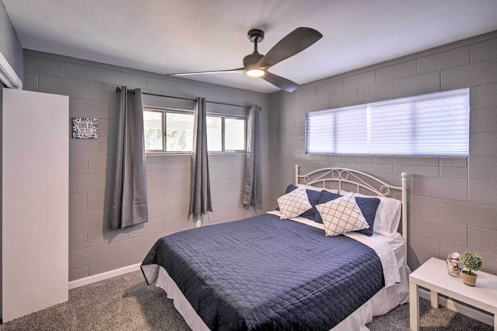 Centrally Located Gem With Laughlin Strip Views!