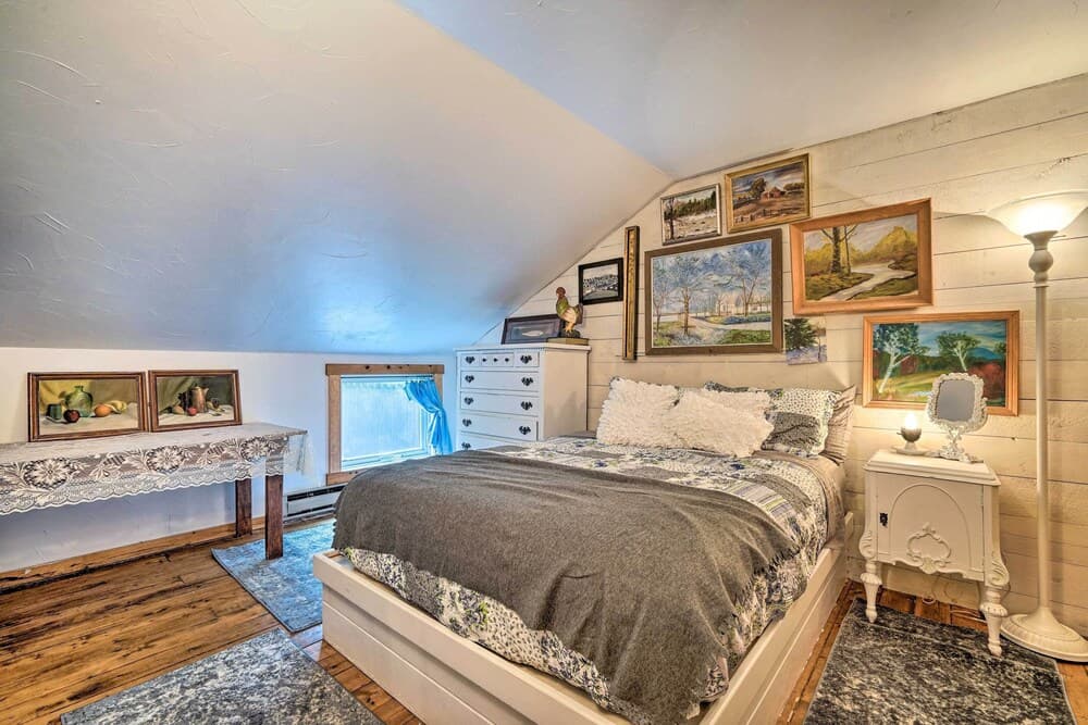 Whimsical Winhall Cottage w/ Fire Pit!