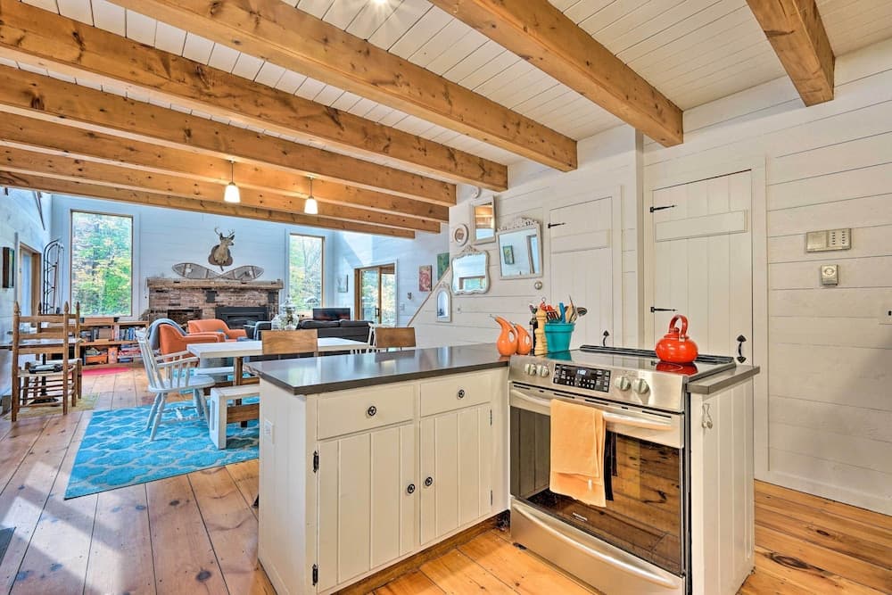 Whimsical Winhall Cottage w/ Fire Pit!