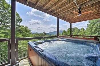 Secluded Franklin Getaway w/ 2 Decks + Grill!