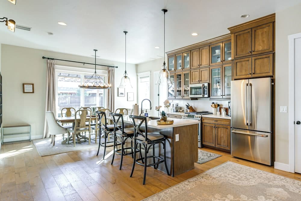 Chic & Modern Flagstaff Home w/ Hot Tub + Fire Pit