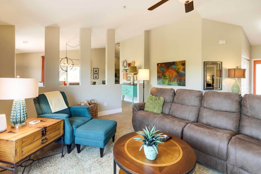 Deck & Indoor Pickleball Court: West Sedona Home!