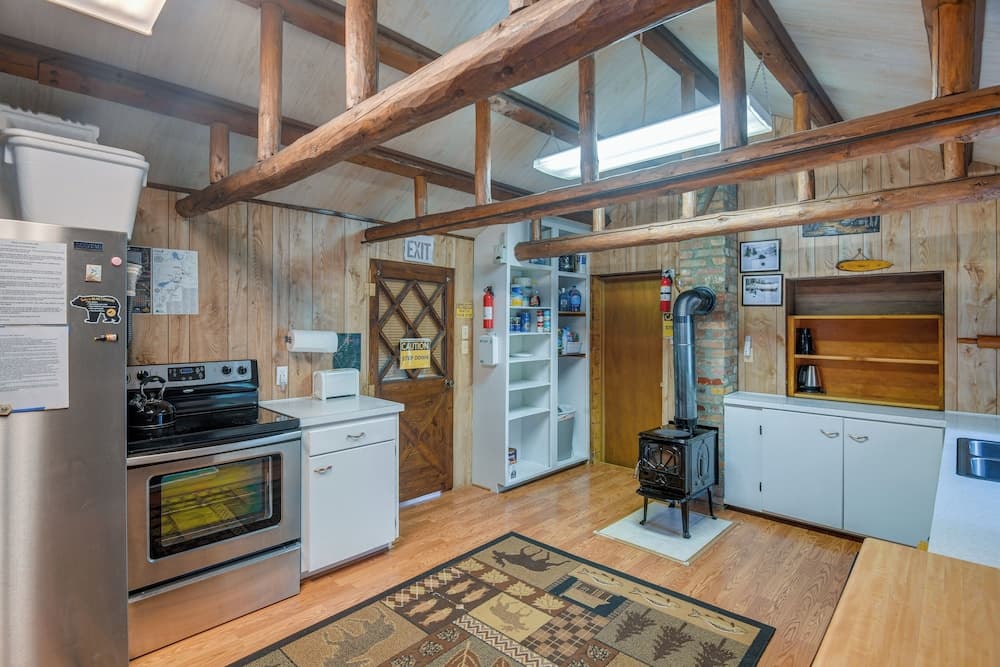 'grandpa's Cabin' ~ 30 Miles to Yellowstone!