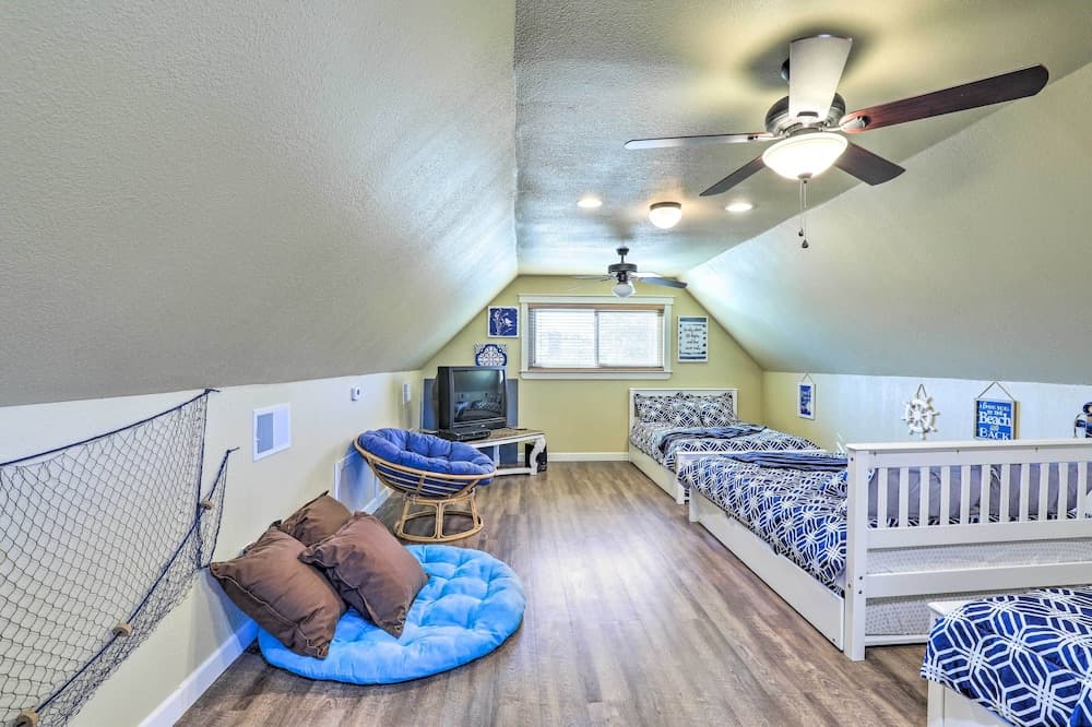 Lakefront Living: Private Dock, Deck, & Game Room!