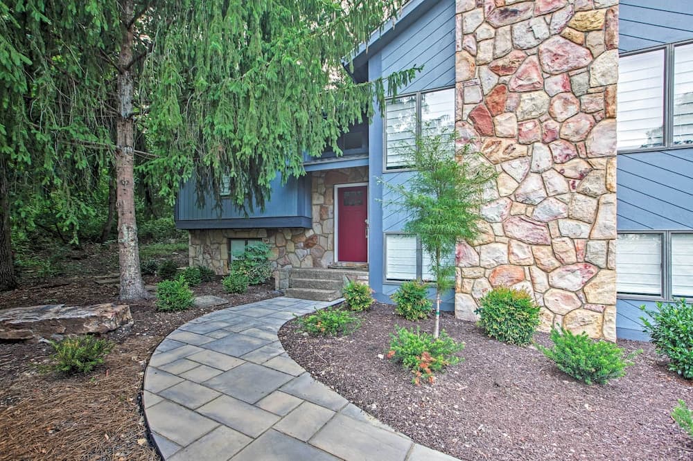 Massanutten Resort Home w/ Deck + Mountain Views!