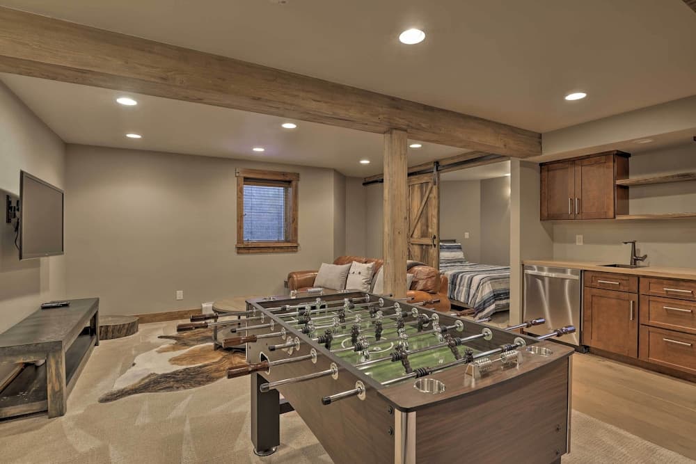 Townhome ~ 4 Mi to Beaver Creek & 8 Mi to Vail!