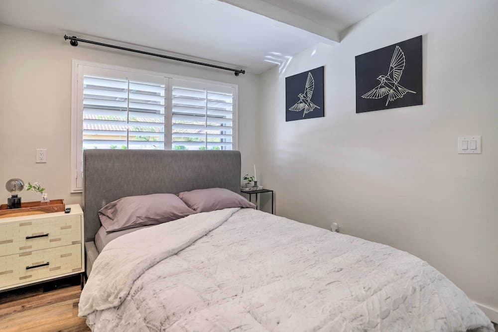 < 1 Mi to El Paseo: Cottage Oasis w/ Fire Pit