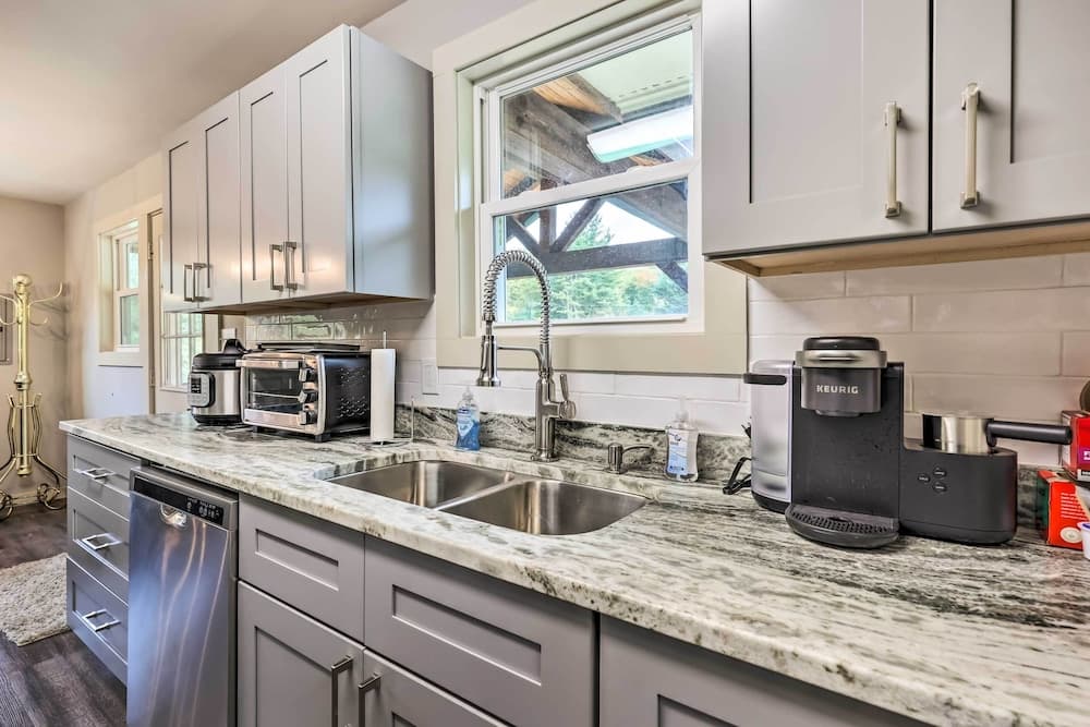 Newland Retreat w/ Creek, Near Hiking + Wineries!