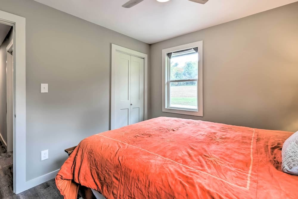 Newland Retreat w/ Creek, Near Hiking + Wineries!