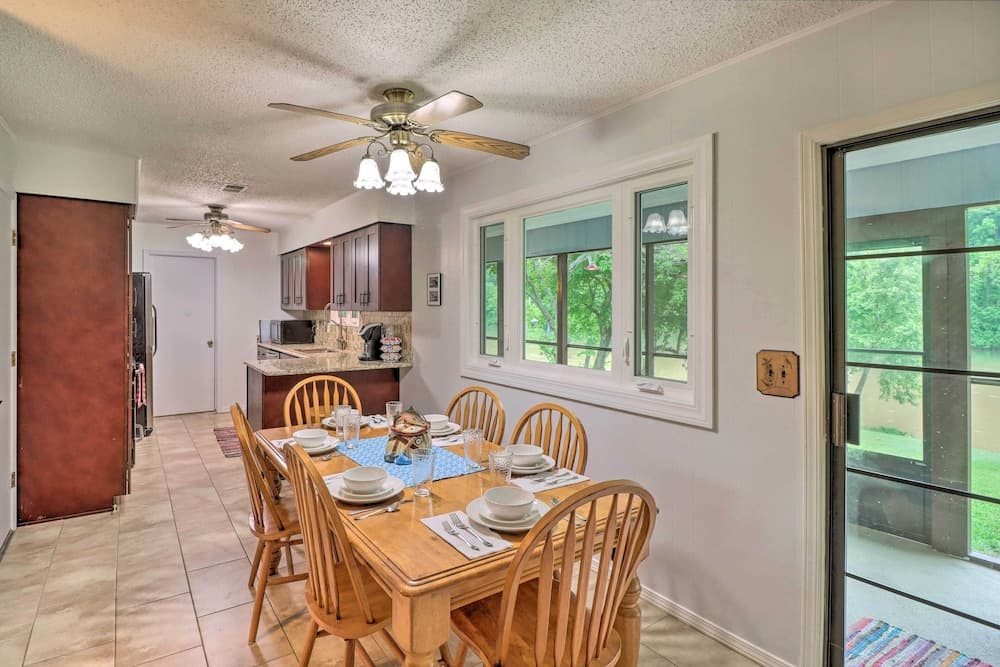 Norfork Getaway: Walk in White River Access!