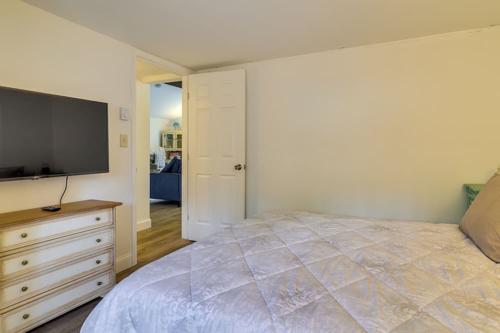 Pet-friendly Pocono Lake Home w/ Fire Pit + Deck!