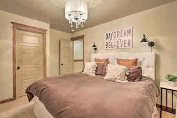 Townhome w/ Private Hot Tub, 8 Mi to Downtown