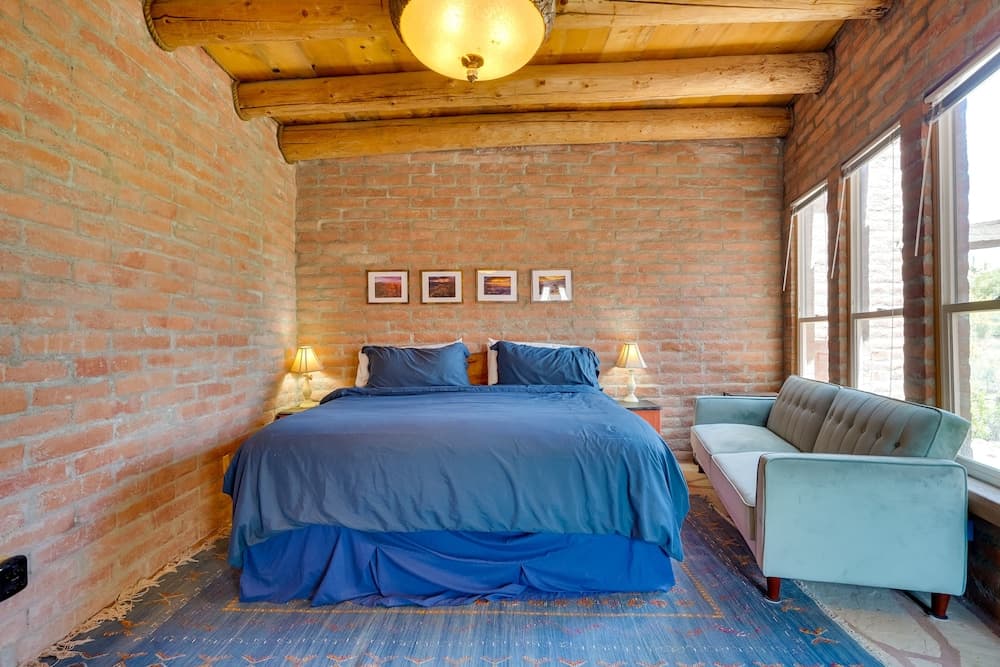 Unique Desert Home ~ 6 Mi to Downtown Tucson!