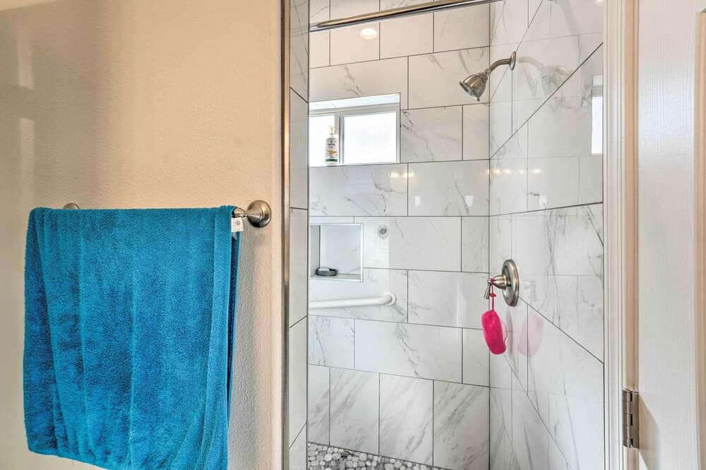 Pet-friendly Retreat - 1 Block to Colorado River!