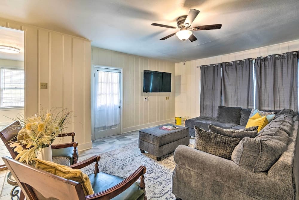 Little Rock Home ~ 5 Mi to Downtown!