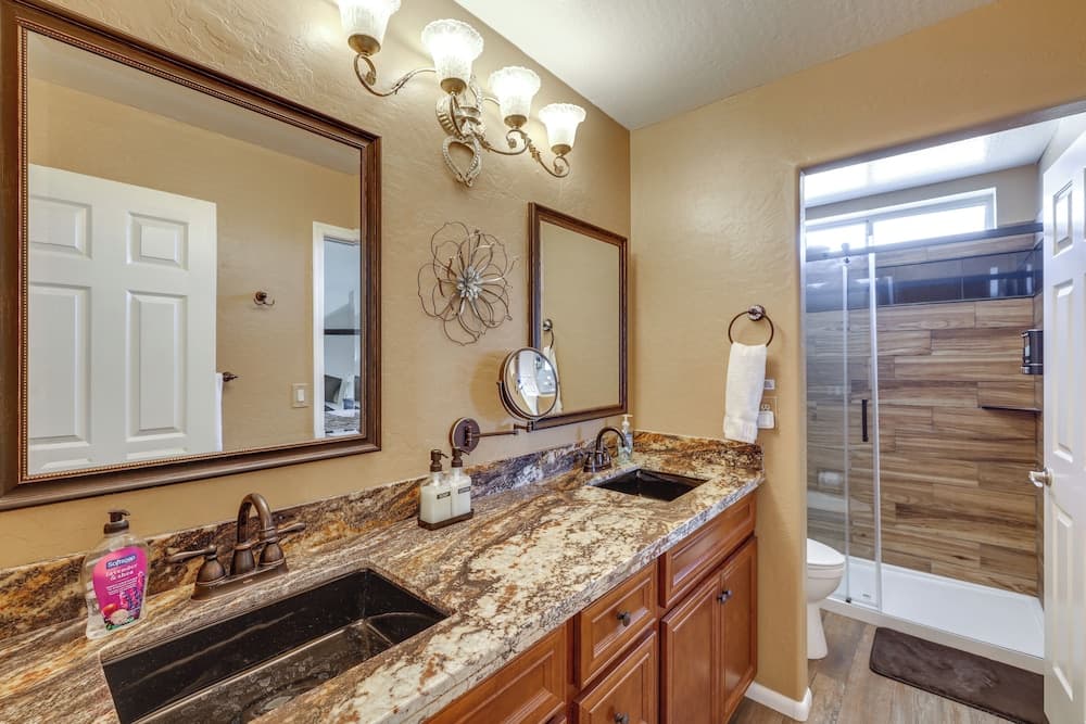 Spacious Scottsdale Home: Pool & Covered Patio