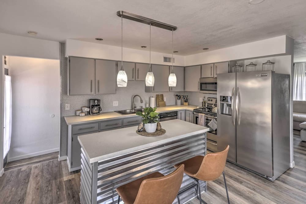 Serene Havasu Oasis: Newly Remodeled w/ Views