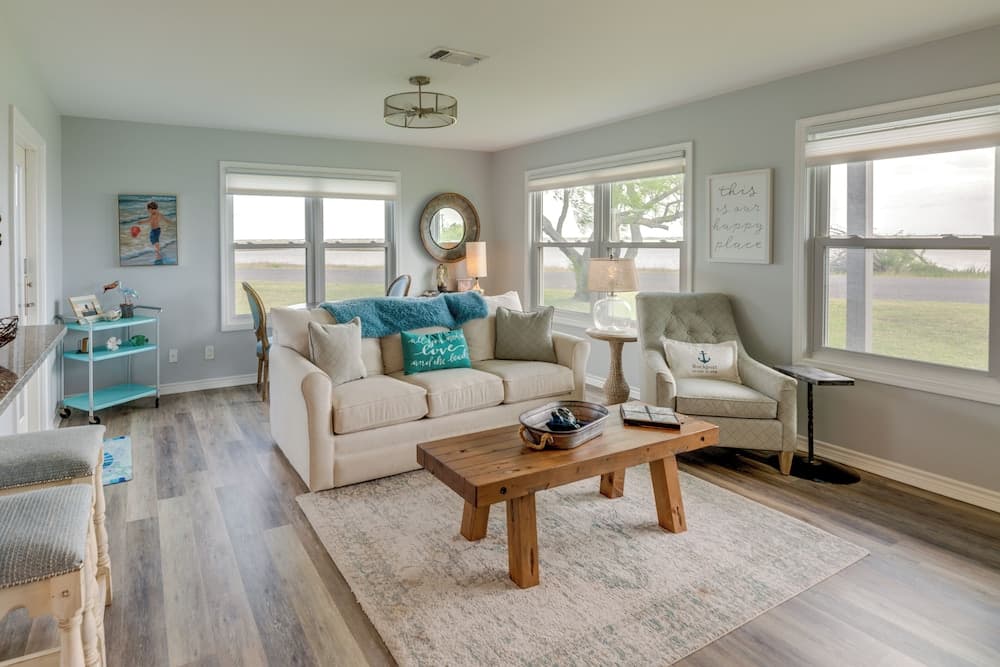 Rockport Condo ~ 6 Mi to Rockport Beach Park!