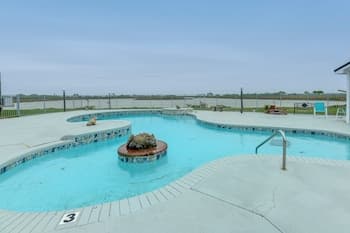 Pet-friendly Condo ~ 6 Mi to Rockport Beach Park!