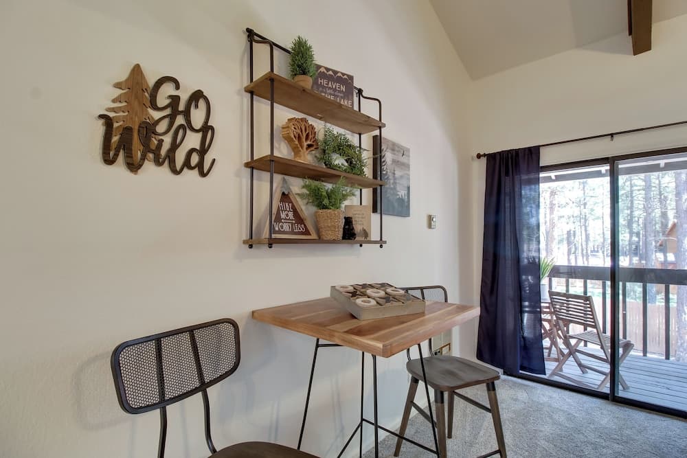 Forest-view Balcony: Pinetop-lakeside Condo