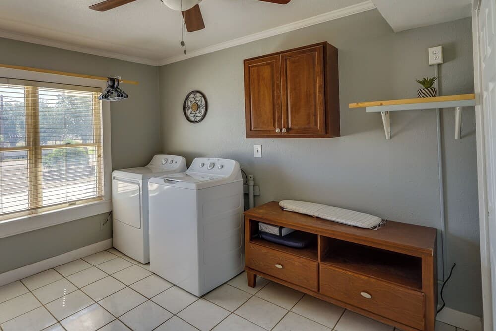 Lamesa Vacation Rental w/ Covered Patio & Fire Pit