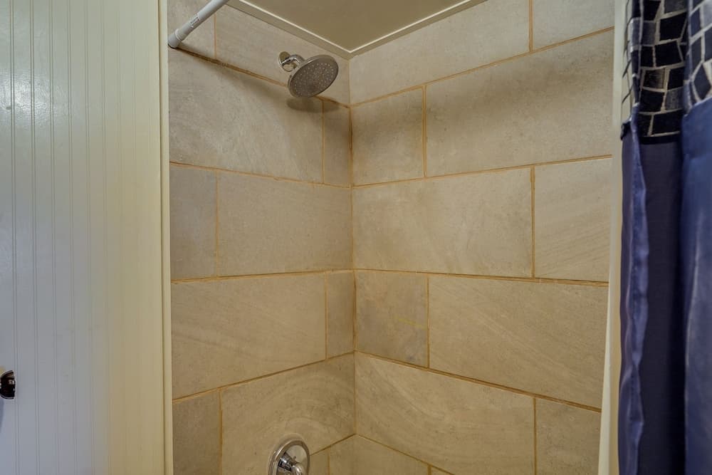 Lamesa Vacation Rental w/ Covered Patio & Fire Pit