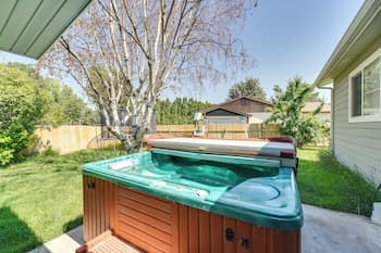 Lovely Twin Falls Home w/ Private Hot Tub!