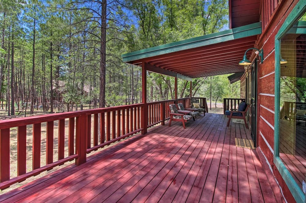 1 Mi to Rainbow Lake: Lakeside Cabin w/ Deck!
