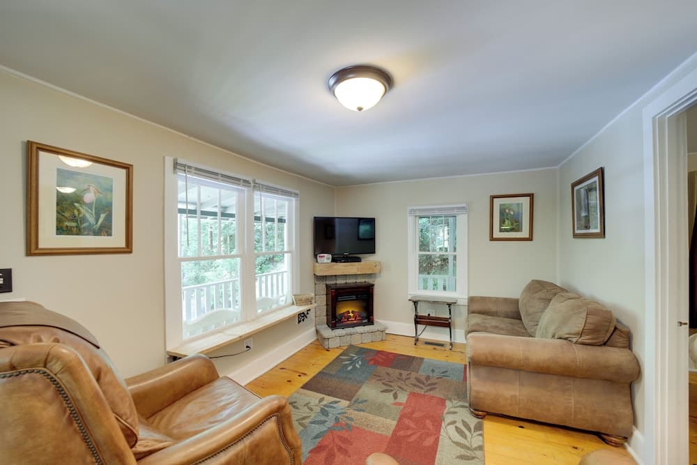 Private Fire Pit & Creek: Bryson City Retreat!