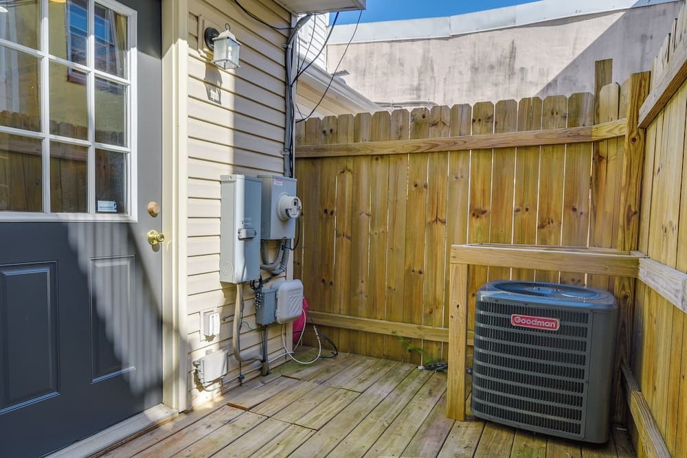 1 Mi to to M&T Bank Stadium: Home w/ Rooftop Patio