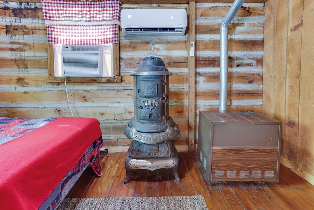 Historic Log Cabin w/ Porch Near Patoka Lake!