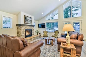 Family-friendly Packwood Retreat w/ Deck!