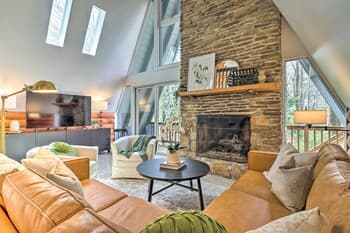 Amazing A-frame w/ Private Hiking + Amenities