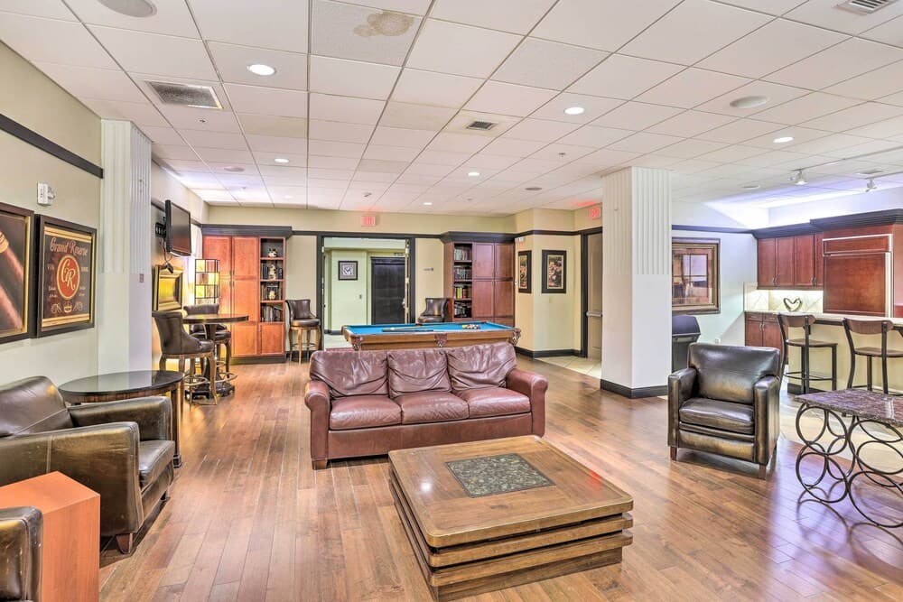 Heart of Dtwn Omaha: Historical Apt w/ Perks