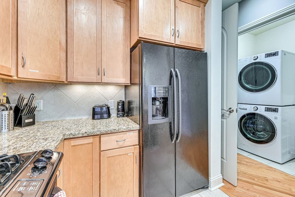 Heart of Dtwn Omaha: Historical Apt w/ Perks