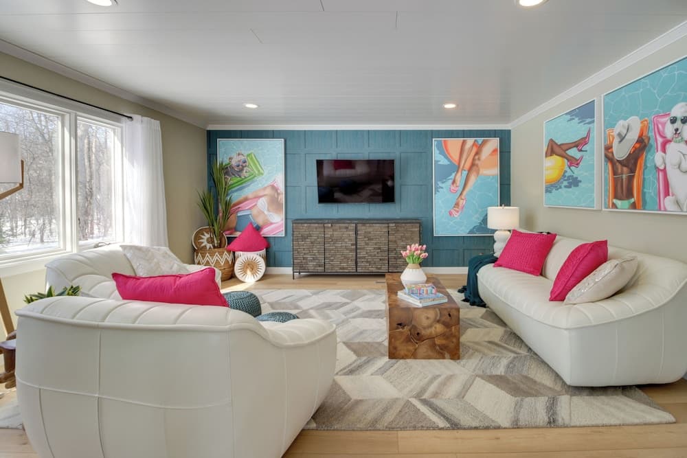 Home Rental on Detroit Lake: Dock, Game Room!