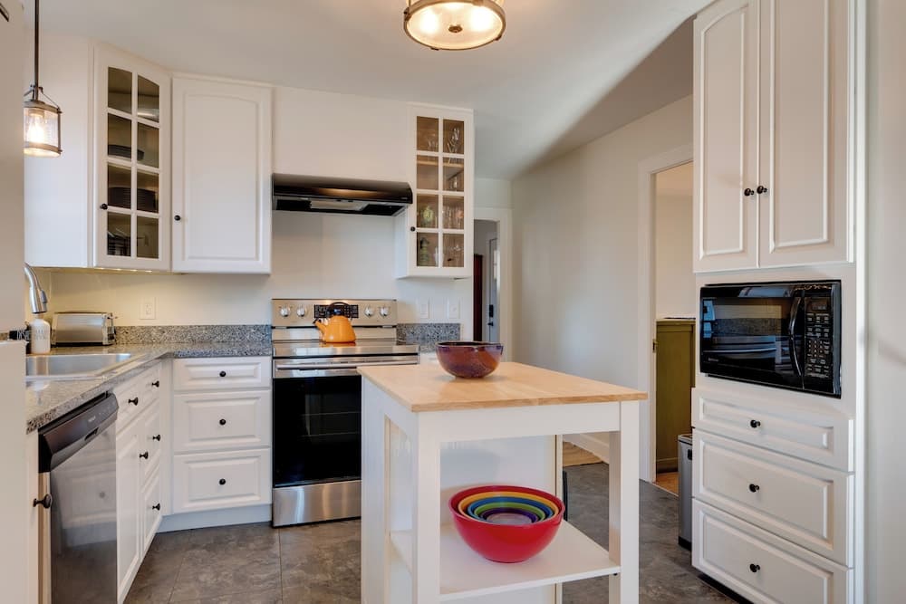 Charming Farmhouse: Walk to Village + Trails!