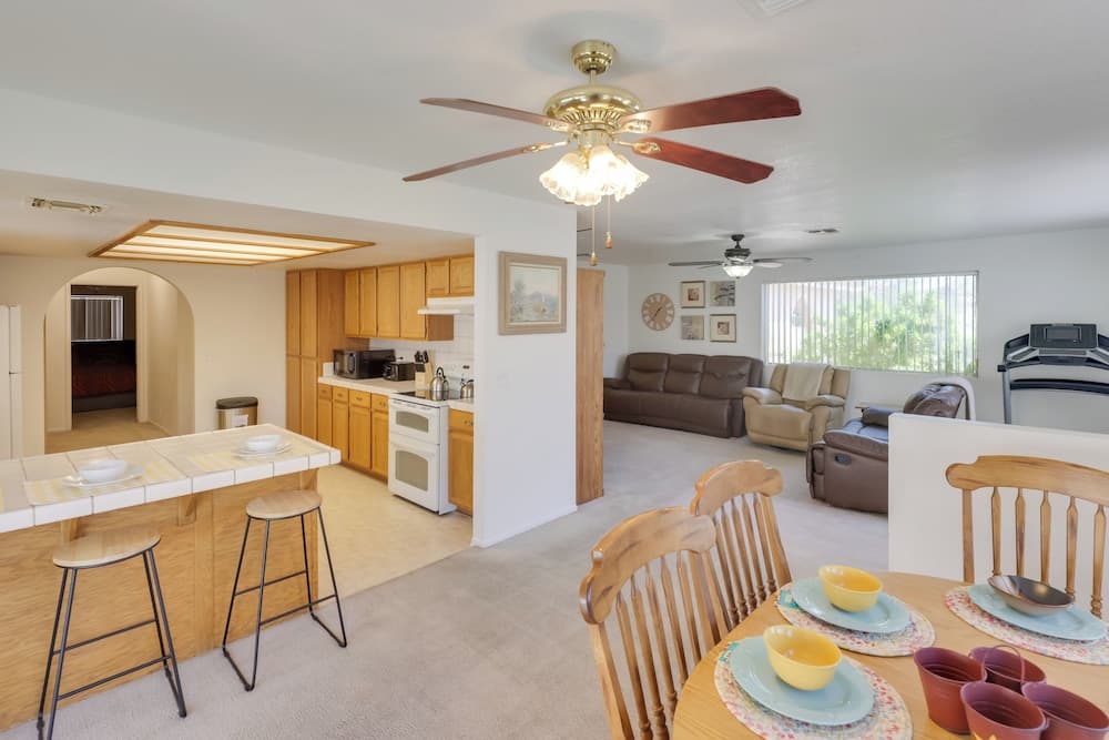 Quaint Bullhead City Getaway ~ 2 Mi to River!