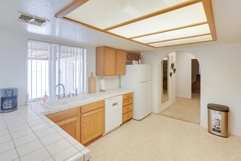 Quaint Bullhead City Getaway ~ 2 Mi to River!