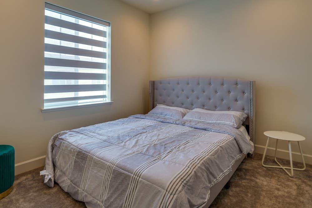 California Midterm Rental With Fenced Yard!