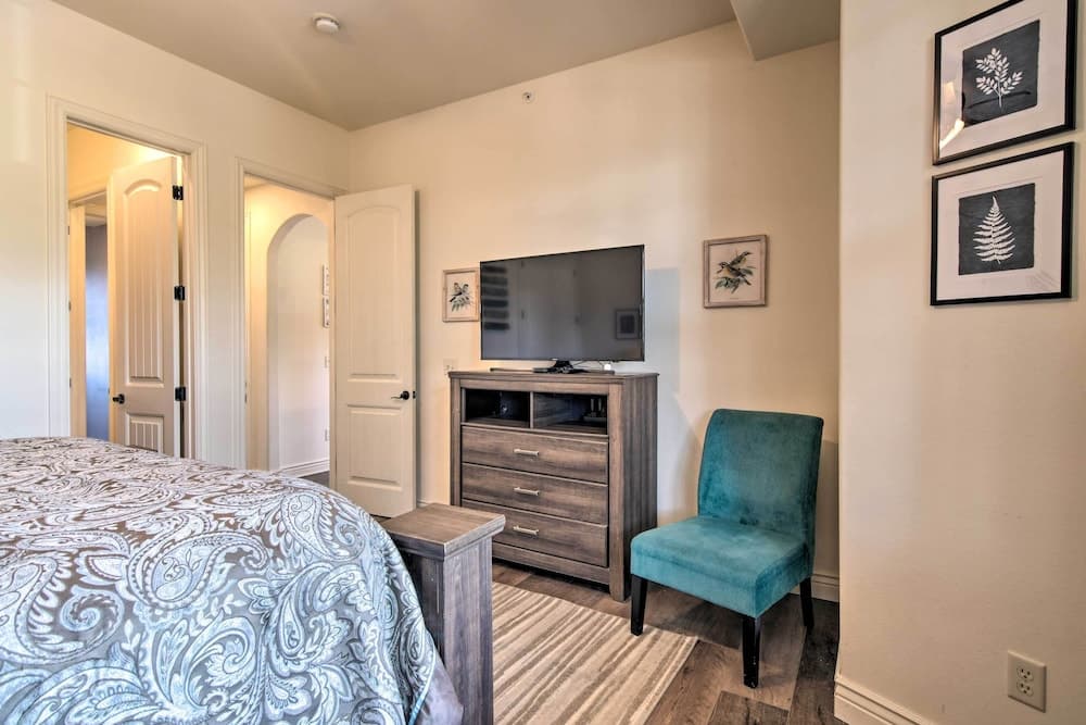 Luxe Mtn-view Condo in Branson w/ Hot Tub Access!