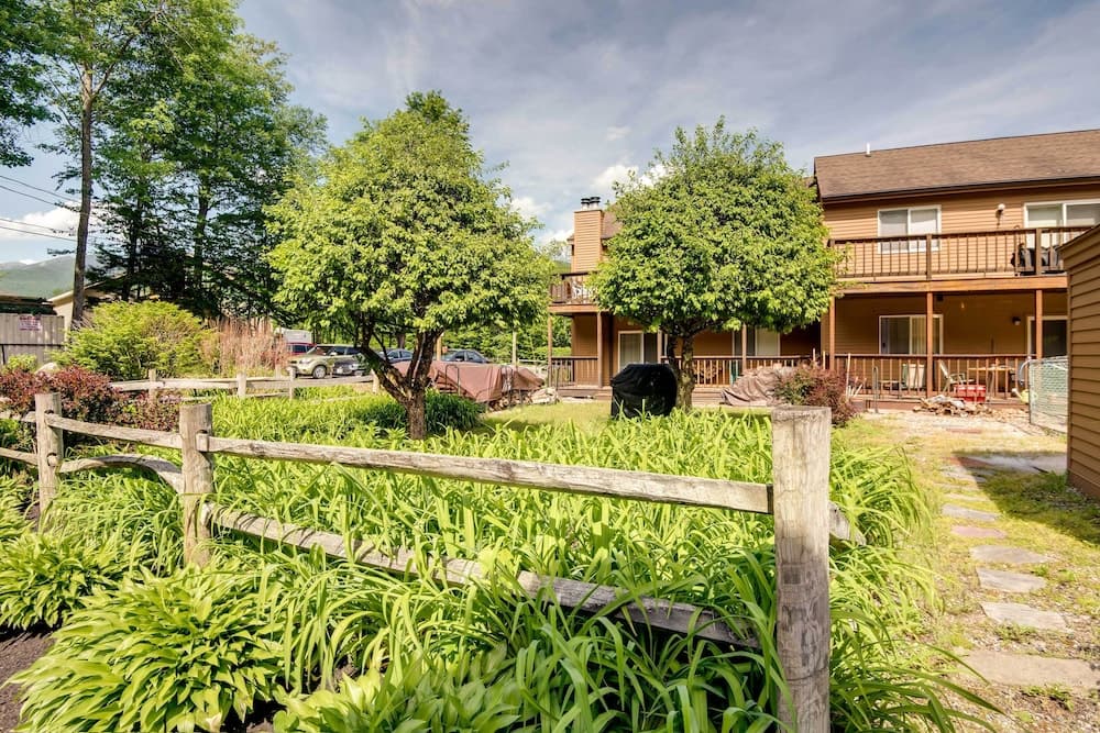 Lovely White Mountains Condo: Hike, Ski & Unwind!