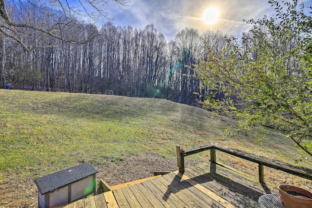 Pet-friendly Home w/ Grill & Farm in Meadowview!