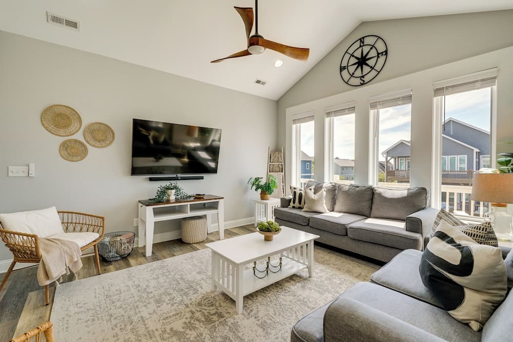 Modern Surf City Beach House w/ Hot Tub!