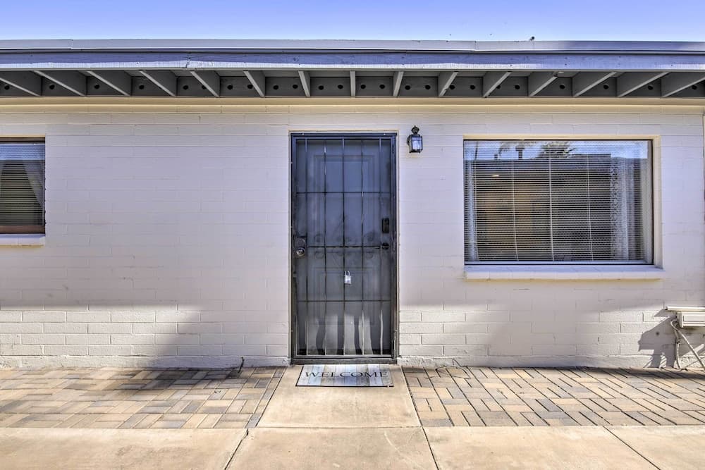 Walk to Old Town Scottsdale: Apartment w/ Patio!