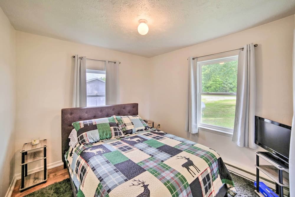 Pet-friendly & Peaceful Northern Michigan Gem