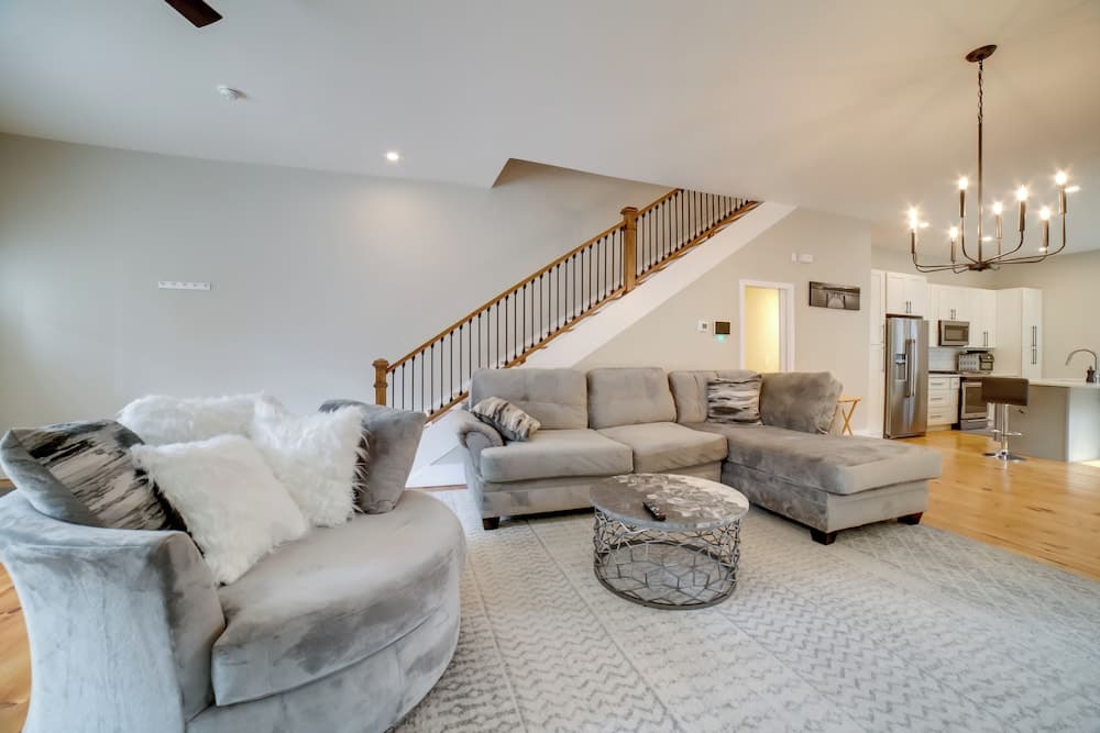 Well-appointed Pittsburgh Home: 1 Mi to Dtwn!