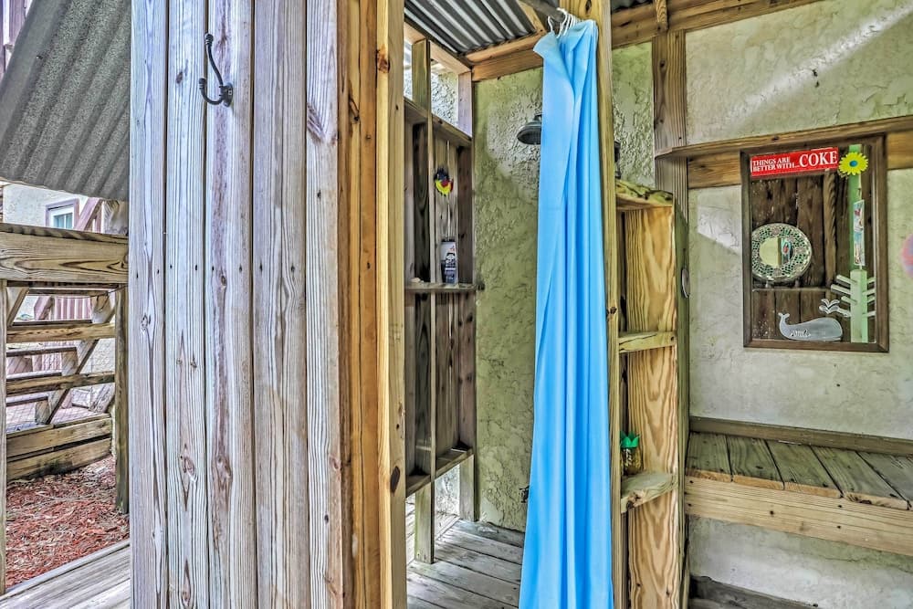 Ocean Isle Apartment w/ Balcony, 1 Mi to Beach!